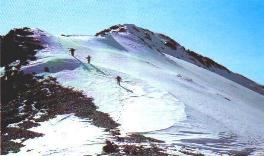 skiën in het Hoge Atlasgebergte Sneeuw in de Hoge Atlas