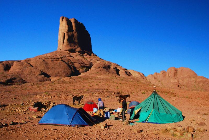 bivak bij Djebel Saghro Zuid Marokko bivak